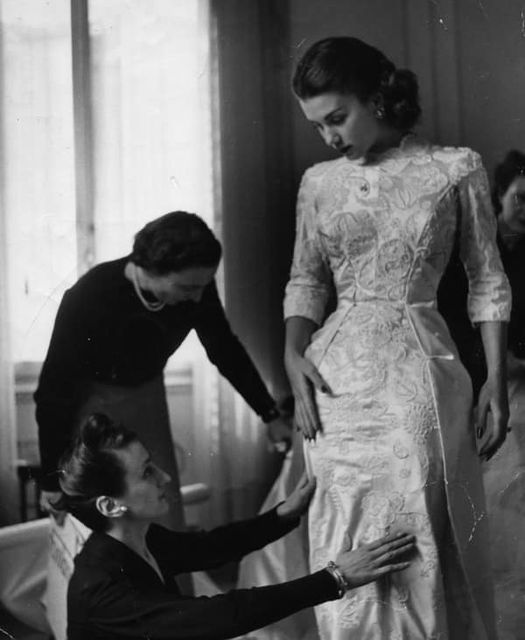 I primi passi del Made in Italy nella moda. Le sorelle Fontana firmano l’abito di nozze di Linda Christian